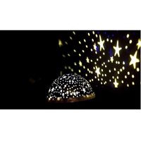 מנורת לילה מקרינה כוכבים וירח באפקטים שונים 902016 מבית CITYSPORT