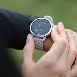 שעון מולטי ספורט 242305 דגם Suunto 3 מבית סונטו SUUNTO Pebble White