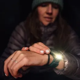 שעון הרפתקאות וספורט מקצועי 251392 דגם VERTICAL 2 בצבע Pine Green מבית SUUNTO