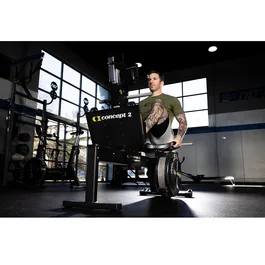 מכשיר קומפקטי ורב תכליתי 261478 המציע שלוש תחנות שונות לאימון כוח StrengthErg מבית Concept 2